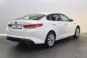 Седан Kia Optima 2017 года, 1800000 рублей, Брянск