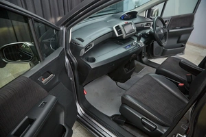 Минивэн Honda Freed 2015 года, 997000 рублей, Красноярск