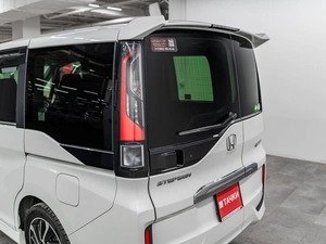 Минивэн Honda Stepwgn Spada 2017 года, 2100000 рублей, Красноярск