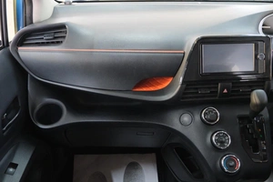 Минивэн Toyota Sienta 2015 года, 1299000 рублей, Омск