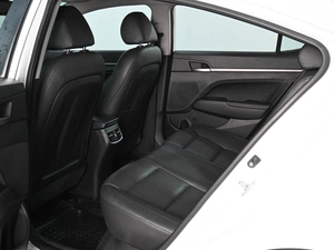 Седан Hyundai Elantra 2018 года, 1649000 рублей, Аксай