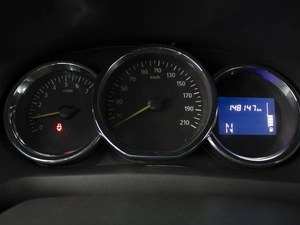 Седан Renault Logan 2015 года, 625000 рублей, Омск