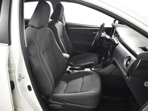 Седан Toyota Corolla 2017 года, 1647300 рублей, Казань