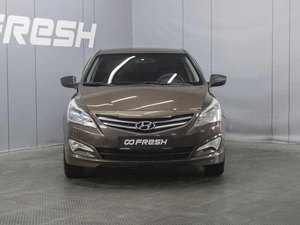 Седан Hyundai Solaris 2016 года, 830000 рублей, Омск