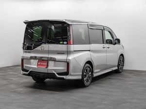 Минивэн Honda Stepwgn 2018 года, 2250000 рублей, Красноярск