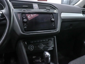 Внедорожник Volkswagen Tiguan 2020 года, 3000000 рублей, Красноярск