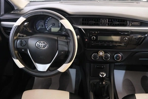 Седан Toyota Corolla 2014 года, 1119000 рублей, Омск