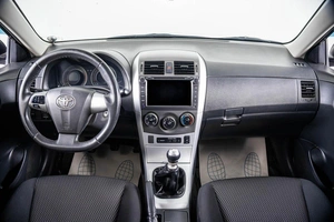 Седан Toyota Corolla 2011 года, 899000 рублей, Пермь