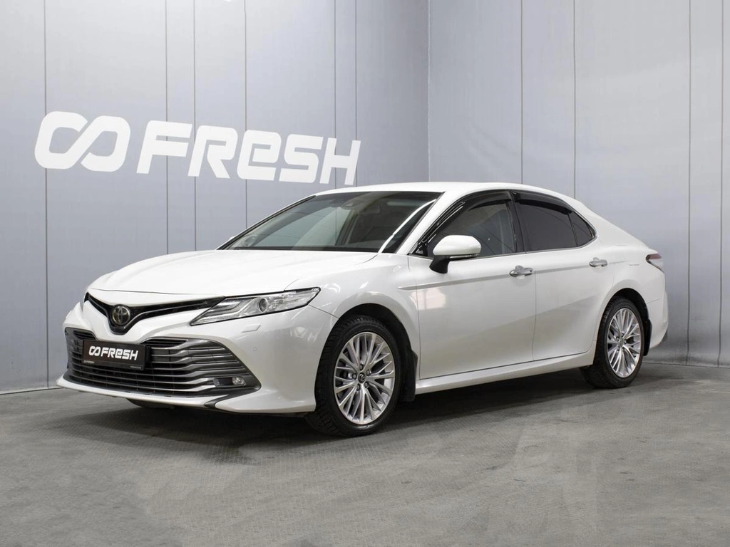 Седан Toyota Camry 2018 года, 2870000 рублей, Омск