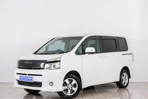 Минивэн Toyota Voxy 2010 года, 1349000 рублей, Красноярск
