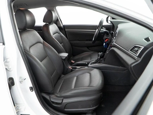 Седан Hyundai Elantra 2017 года, 1587077 рублей, Москва