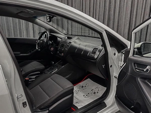 Седан Kia Cerato 2015 года, 850000 рублей, Красноярск