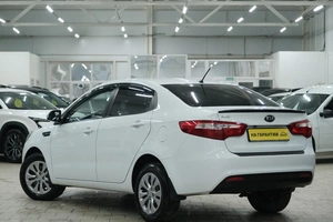 Седан Kia Rio 2013 года, 749000 рублей, Омск