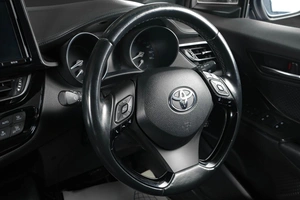 Внедорожник Toyota C-HR 2018 года, 1959000 рублей, Тюмень