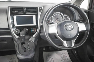 Хетчбэк Toyota Ractis 2014 года, 899000 рублей, Кемерово