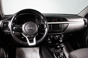 Седан Kia Rio 2017 года, 1389000 рублей, Сургут