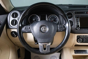 Внедорожник Volkswagen Tiguan 2015 года, 1299000 рублей, Сургут