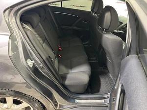 Седан Toyota Avensis 2009 года, 1150000 рублей, Красноярск