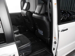 Минивэн Toyota Noah 2018 года, 2407000 рублей, Тюмень