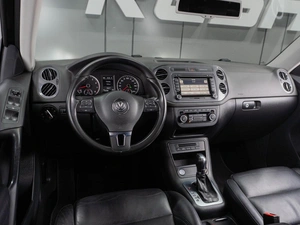 Внедорожник Volkswagen Tiguan 2013 года, 1544000 рублей, Тюмень