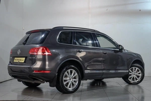 Внедорожник Volkswagen Touareg 2011 года, 1459000 рублей, Челябинск
