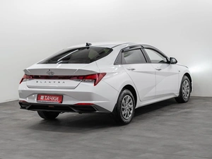 Седан Hyundai Elantra 2021 года, 2015000 рублей, Красноярск