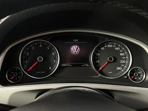 Внедорожник Volkswagen Touareg 2011 года, 1997000 рублей, Солонцы