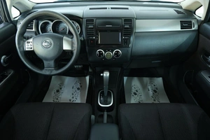 Хетчбэк Nissan Tiida 2010 года, 789000 рублей, Омск