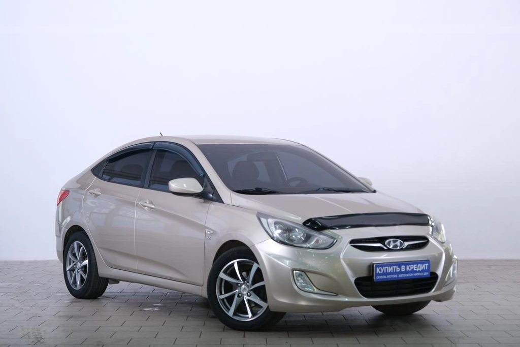 Седан Hyundai Solaris 2013 года, 969000 рублей, Омск