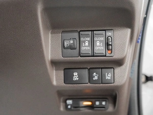 Минивэн Honda Freed 2022 года, 2000000 рублей, Красноярск