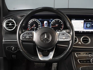 Седан Mercedes-benz E-класс 2018 года, 3700000 рублей, Омск