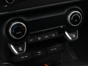 Хетчбэк Kia Rio X 2021 года, 1660000 рублей, Омск