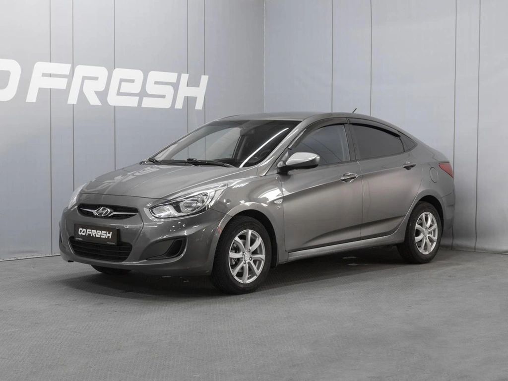 Седан Hyundai Solaris 2014 года, 950000 рублей, Омск