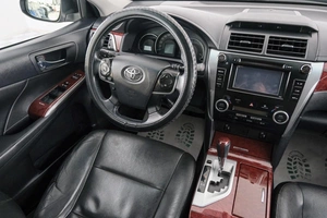 Седан Toyota Camry 2013 года, 1999000 рублей, Красноярск