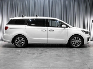 Минивэн Kia Carnival 2019 года, 2996000 рублей, Тюмень