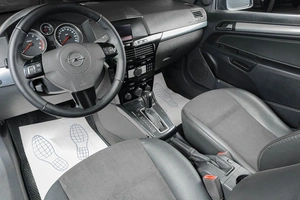 Хетчбэк Opel Astra GTC 2010 года, 599000 рублей, Тюмень
