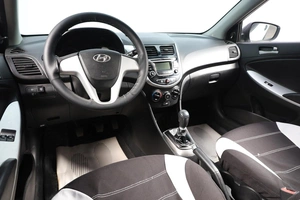 Седан Hyundai Solaris 2016 года, 799000 рублей, Новосибирск