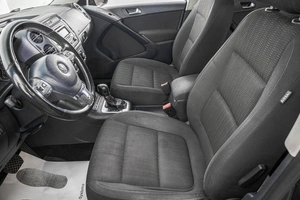 Внедорожник Volkswagen Tiguan 2014 года, 1259000 рублей, Барнаул