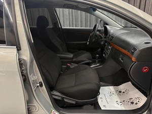 Седан Toyota Avensis 2006 года, 839000 рублей, Красноярск