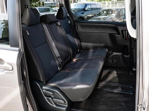 Минивэн Toyota Voxy 2018 года, 2445000 рублей, Краснодар