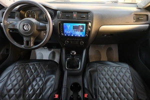 Седан Volkswagen Jetta 2011 года, 919000 рублей, Омск