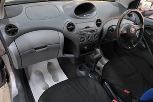Хетчбэк Toyota Vitz 2002 года, 369000 рублей, Омск
