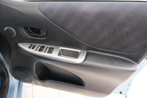 Хетчбэк Toyota Ractis 2006 года, 679000 рублей, Красноярск