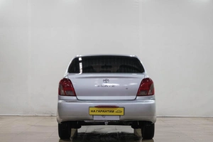 Седан Toyota Platz 2000 года, 379000 рублей, Новокузнецк