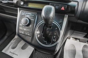 Минивэн Toyota Wish 2010 года, 1239000 рублей, Барнаул