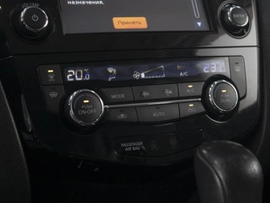 Внедорожник Nissan X-Trail 2015 года, 1540000 рублей, Омск