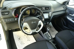 Хетчбэк Kia Rio 2015 года, 1159000 рублей, Омск