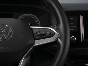 Лифтбек Volkswagen Polo 2021 года, 1750000 рублей, Омск