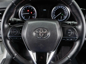 Седан Toyota Camry 2021 года, 2749000 рублей, Тюмень