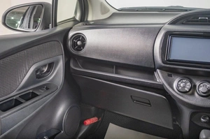 Хетчбэк Toyota Vitz 2017 года, 1049000 рублей, Томск
